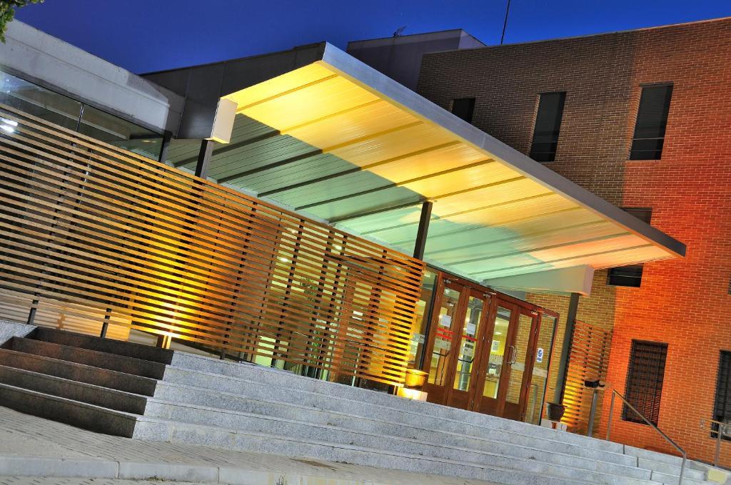 Residencia Universitaria Resa Giner De Los Rios الكالا ذي إِناريس المظهر الخارجي الصورة