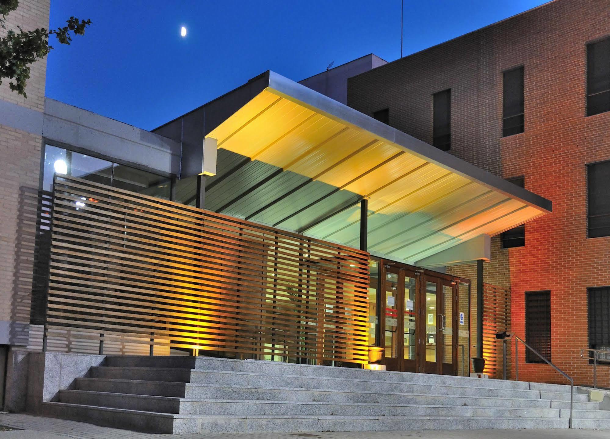 Residencia Universitaria Resa Giner De Los Rios الكالا ذي إِناريس المظهر الخارجي الصورة